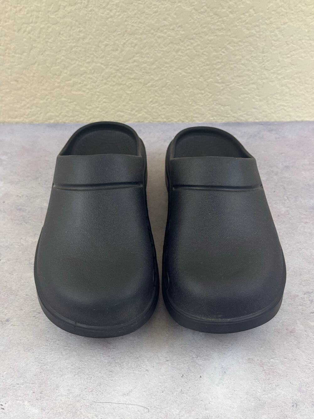 Oofos OOcloog Recovery Black Clogs Men’s 5 Women’s 7